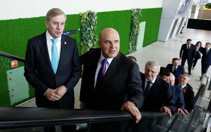 Мишустин осмотрел новый терминал аэропорта в Минводах. Фото. © РИА Новости. Дмитрий Астахов