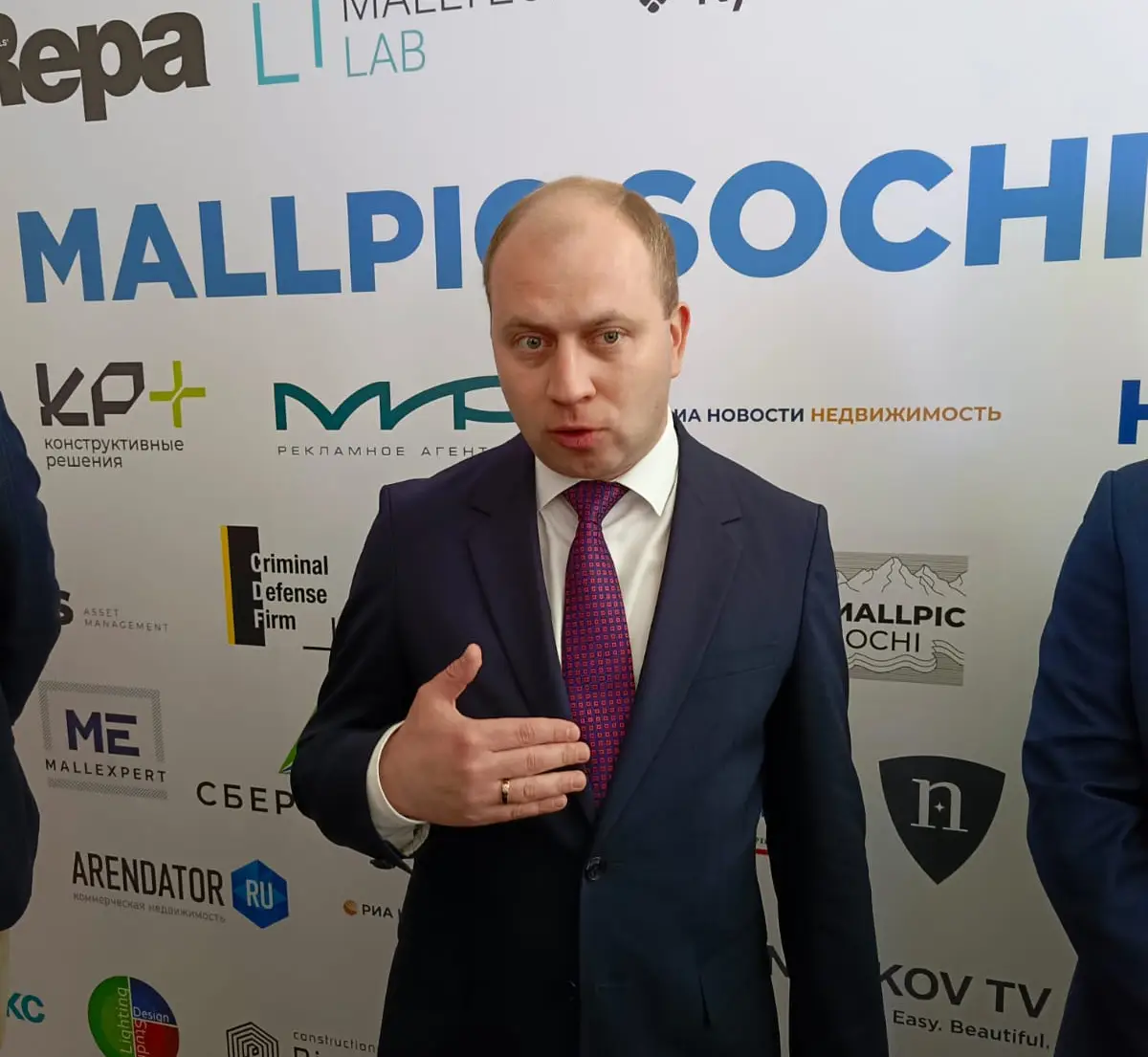 Ушедшие из РФ бренды пока не подавали заявок о возвращении – Минпромторг. Фото. © 