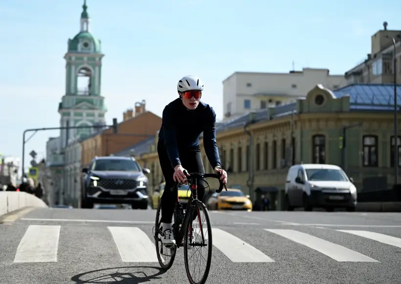 Шоссейный велосипед подойдет для любителей скорости. Фото