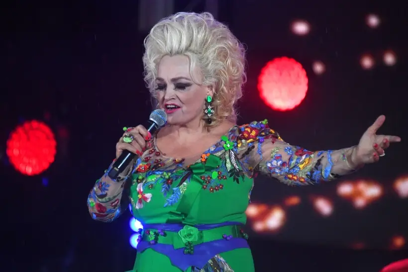 Самыми популярными песнями Надежды Кадышевой и ансамбля "Золотое кольцо" являются "Плывет веночек", "Широка река", "Течет ручей", "Виновата ли я", "Я не колдунья" и "Смуглянка". Фото