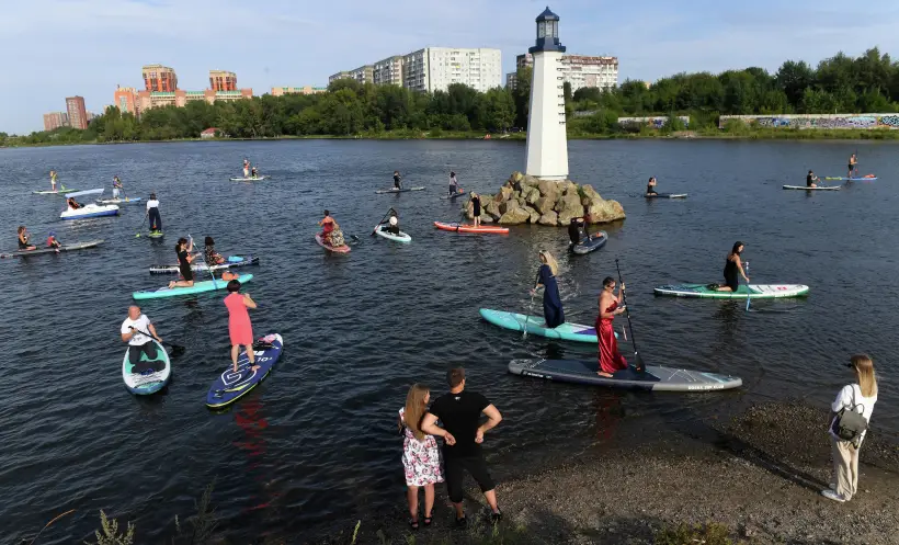 Сапбординг – очень популярный вид спорта и отдыха. Фото