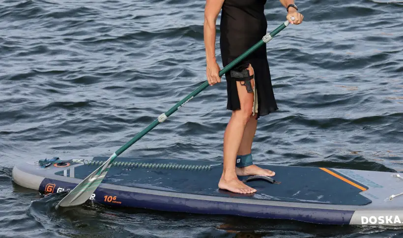 Дорогой сапборд отличается от дешевого качеством материалов, жесткостью, долговечностью, гарантией, дизайном и комплектующими. Фото