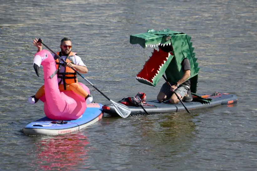 Любители сапбординга часто устраивают костюмированные сапрегаты. Фото