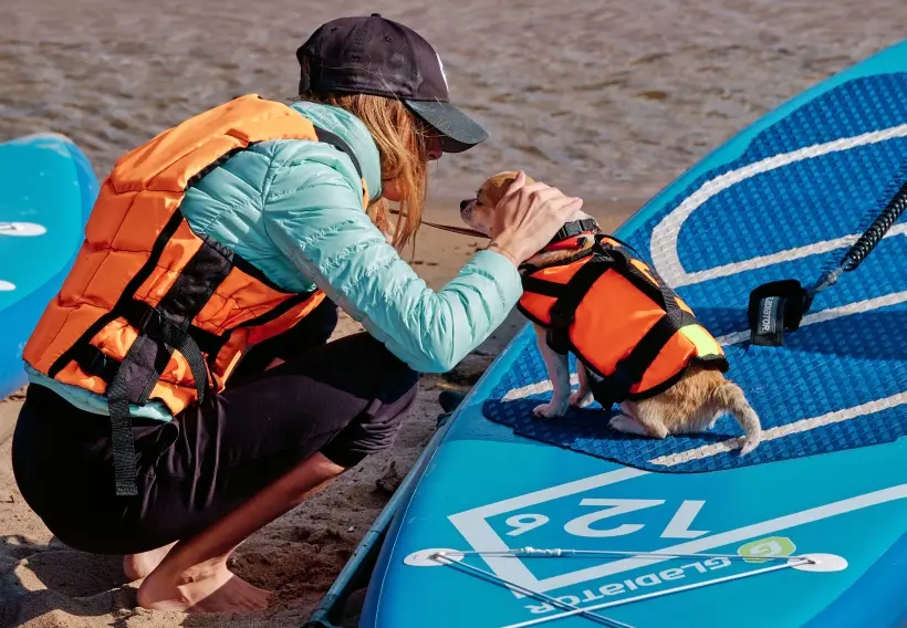 Во время отдыха на воде обязательно надевайте спасательный жилет. Фото