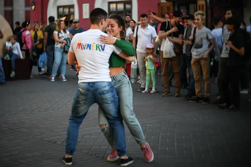 Летом проводится множество уличных мастер-классов для детей и взрослых. Фото