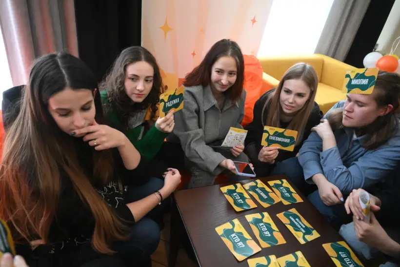 Квизами называют интеллектуально-развлекательные игры, которые обычно проводятся в формате викторин. Фото