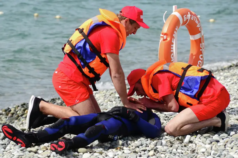 Отдых на воде летом: какие правила необходимо соблюдать