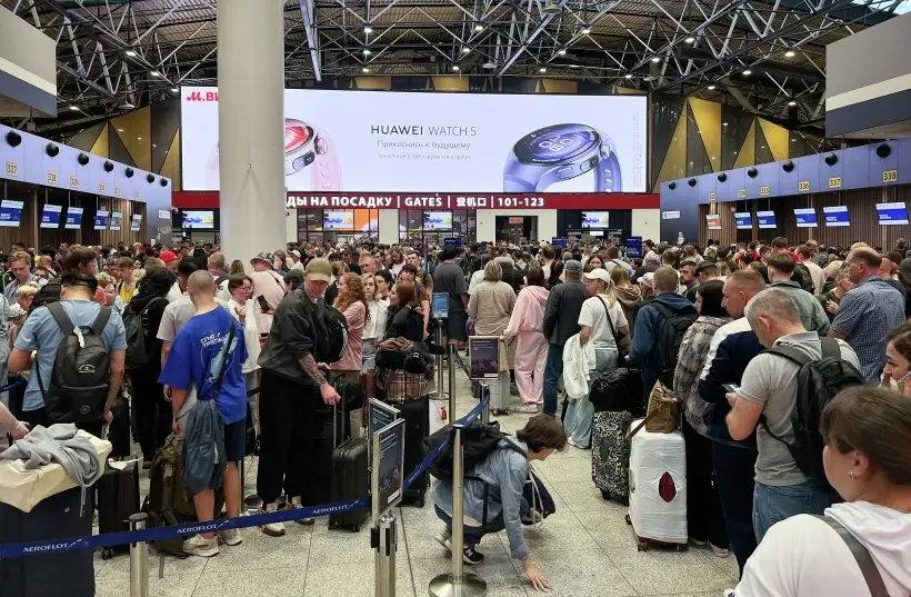 Прокуроры проверят законность роста цен на воду в аэропортах в связи с задержками рейсов. Фото. © РИА Новости. Алексей Филиппов