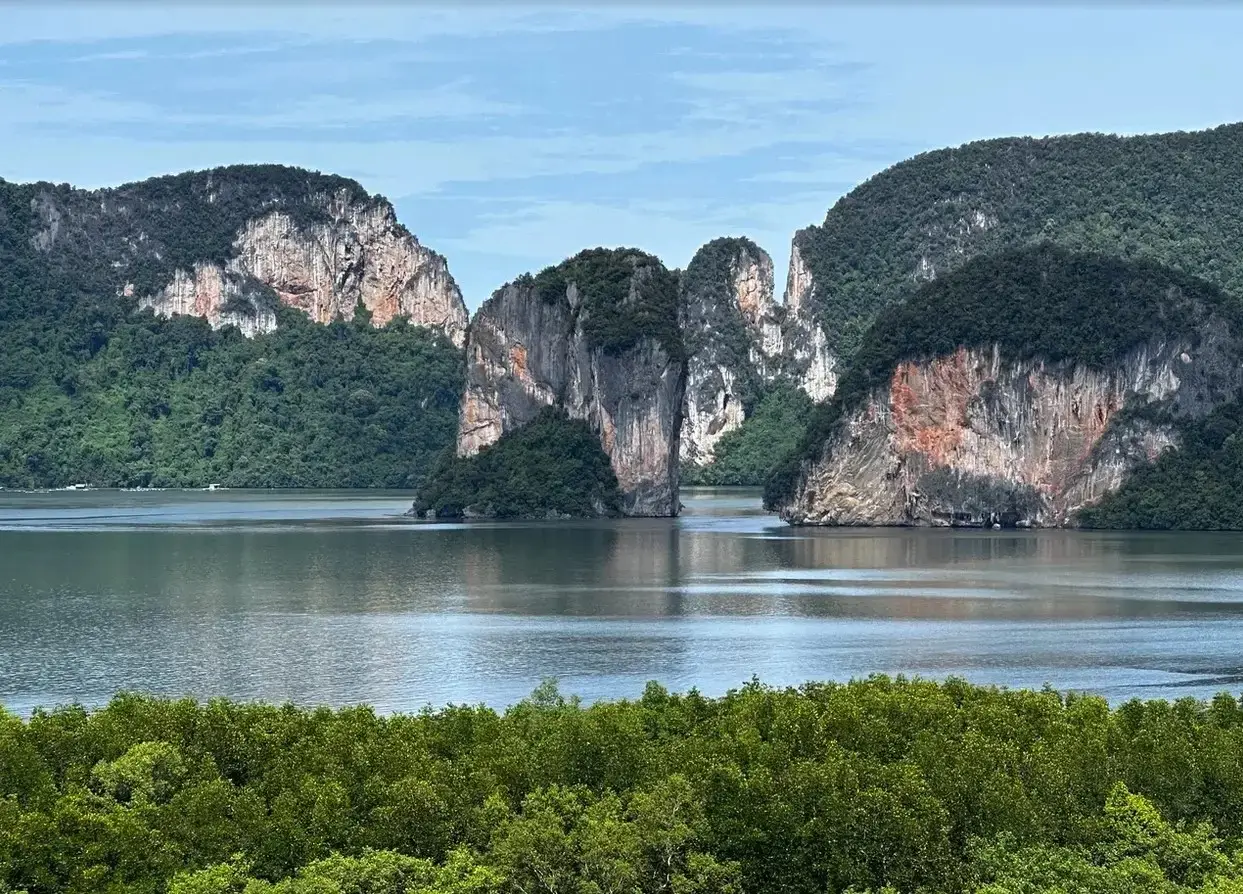 Продажи туров за рубеж на Новый год выросли в среднем на 30% в 2025 году. Фото. © 