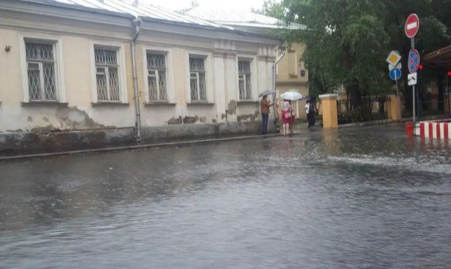 Ливневкой оборудована только треть улиц крупных городов России - НИУ ВШЭ. Фото.  © Интерфакс. Людмила Стрельцова