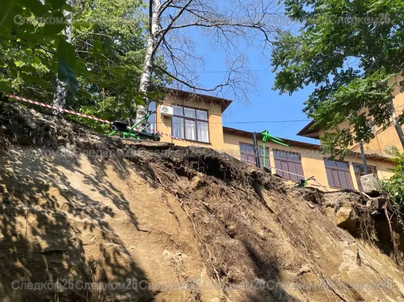 Под обвалом грунта в санатории Кисловодска может находиться человек - власти. Фото. © Пресс-служба СУ СКР по Ставрополью. Ирина Говорова.