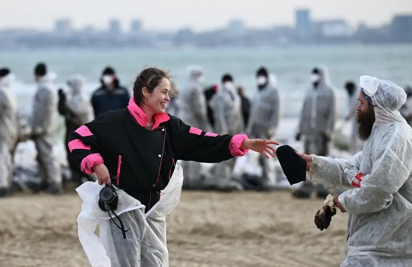 Волонтеры в Анапе получают экипировку. Фото