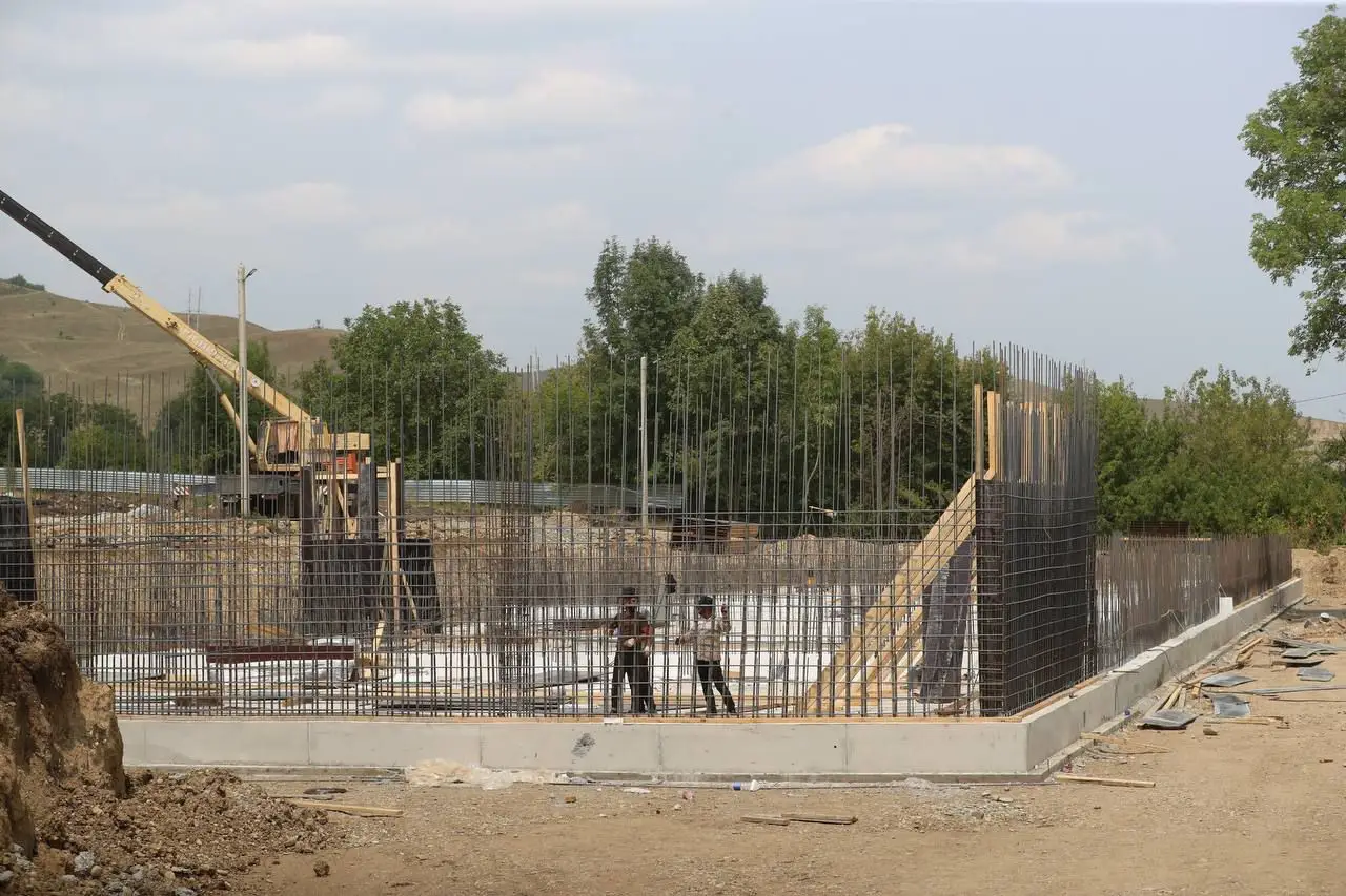 Лесную школу для учащихся предгорного района построят в Ингушетии в 2026 году. Фото. © Пресс-служба главы Ингушетии. Юсуп Ханиев