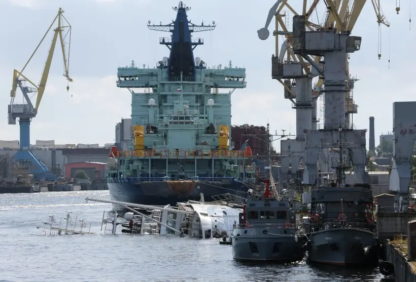 Ущерб из-за инцидента со строящимся буксиром на Балтзаводе оценили в 1 млн рублей - СКР. Фото. © РИА Новости. Артем Пряхин