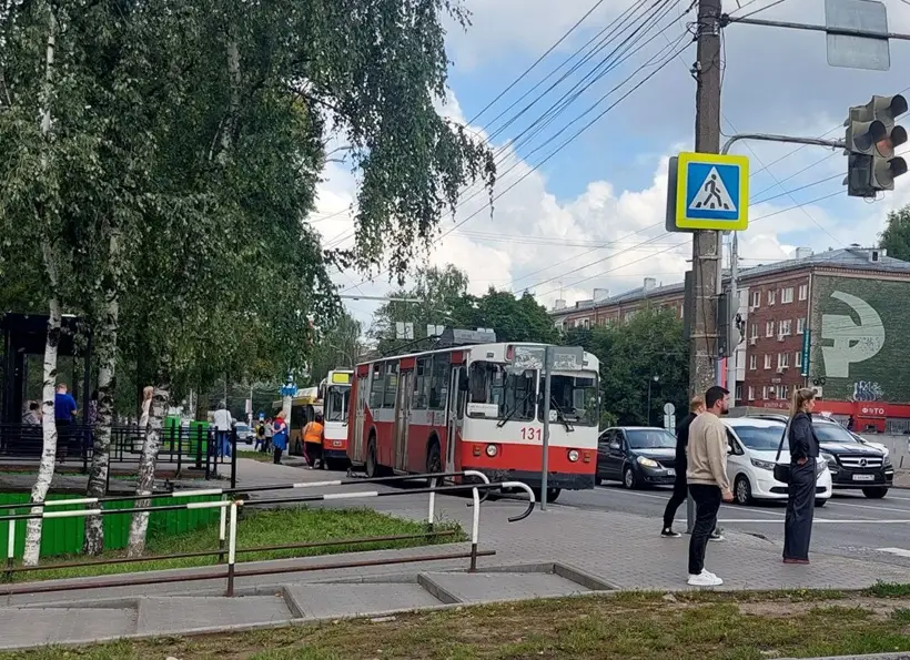 Движение общественного транспорта остановлено в Ижевске из-за угрозы атаки БПЛА. Фото. © 
