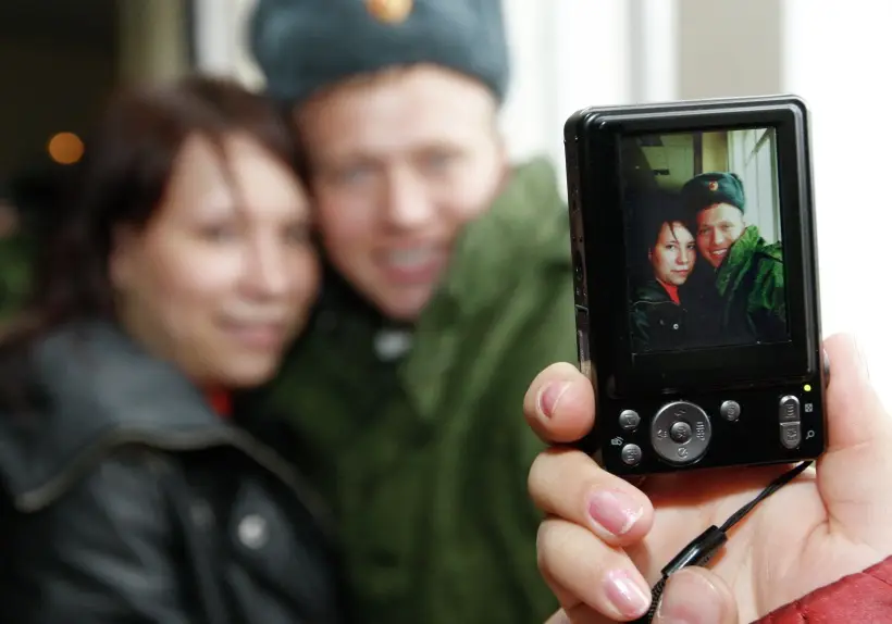 Компактные цифровые фотоаппараты стали доступной и популярной альтернативой пленочным и профессиональным зеркальным фотоаппаратам. Фото