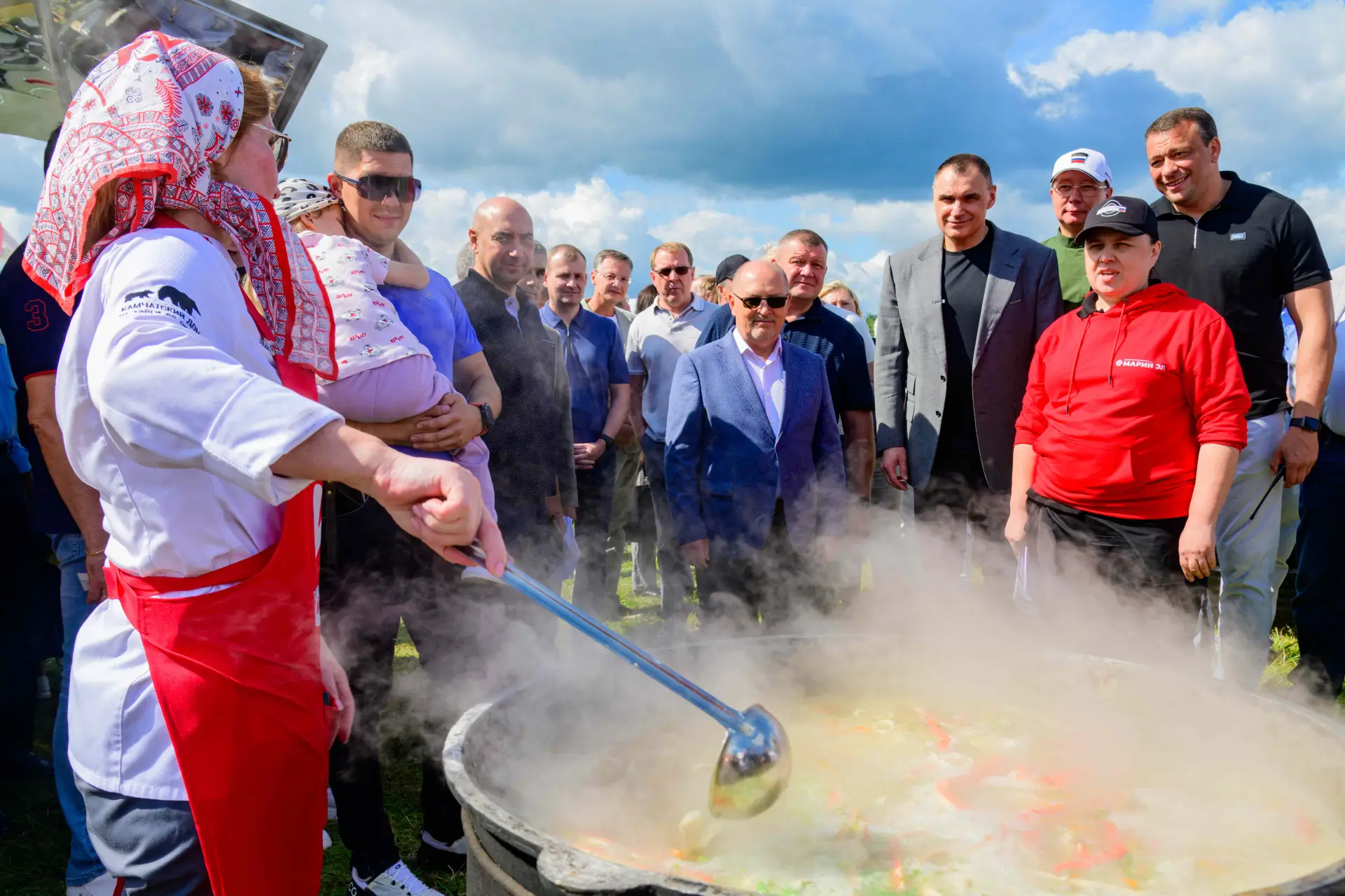 Рекордное количество подкоголей приготовили на гастрофестивале в Марий Эл. Фото. © Пресс-служба главы Марий Эл. Денис Речкин