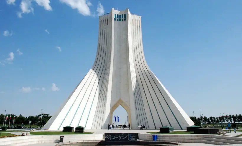 АТОР: российские туристы смогут оформить визу в Иран только через туроператоров. Фото. Башня Азади в Тегеране. © РИА Новости. Антон Быстров