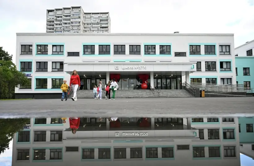 Собянин открыл школу на юге столицы, реконструированную по московскому стандарту. Фото. © РИА Новости. Максим Блинов