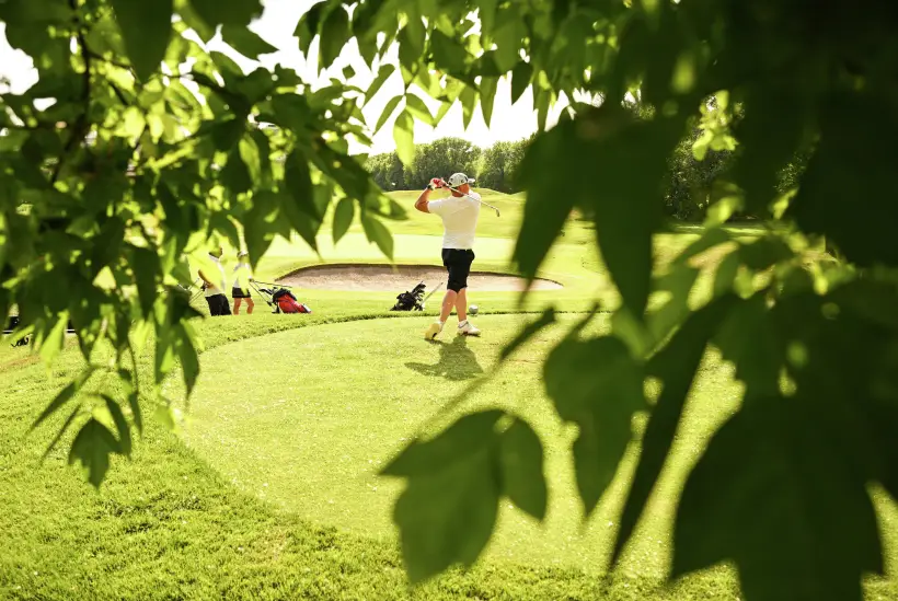 Классический гольф нельзя назвать бюджетной игрой. Фото