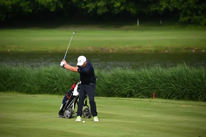 Основная цель проста: провести мяч от стартовой площадки до лунки на гринe, затратив как можно меньше ударов. Фото