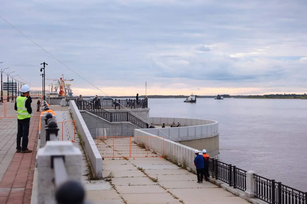 Строители натянули первый трос канатной дороги между РФ и КНР