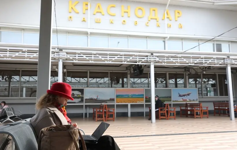 Аэропорт Краснодара открыт для обслуживания рейсов. Фото. © РИА Новости. Виталий Тимкив