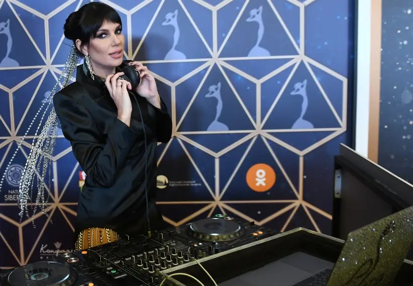 В новом кампусе МГТУ Баумана после Клавы Коки на сцену выйдет единственный в России fashion-диджей Катя Гусева (Katya Guseva). Фото