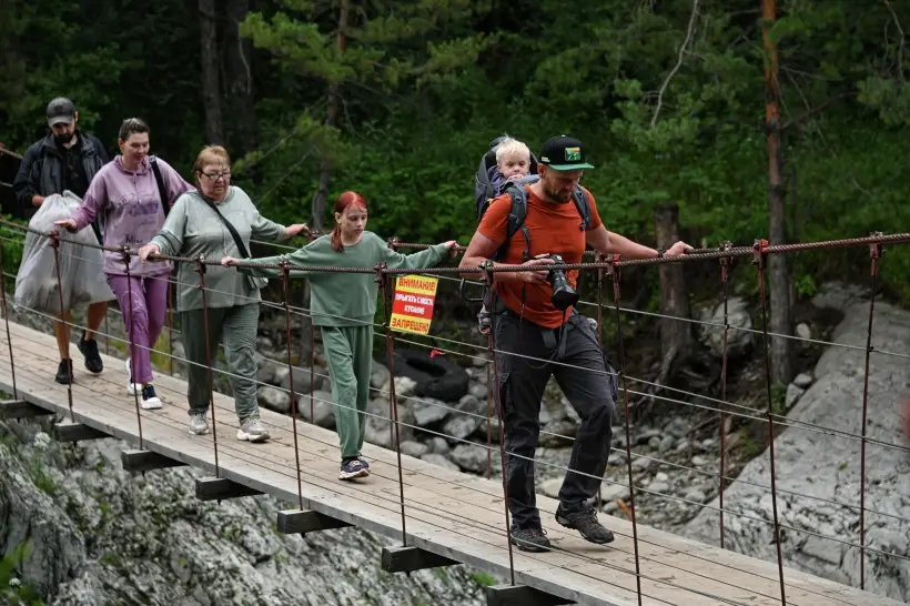 В День туризма также проводят походы и выезды на природу. Фото