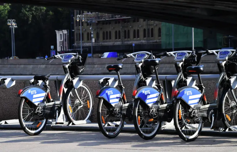 Свыше 18 тыс. городских велопарковок насчитывается в Москве. Фото. © РИА Новости. Наталья Селиверстова