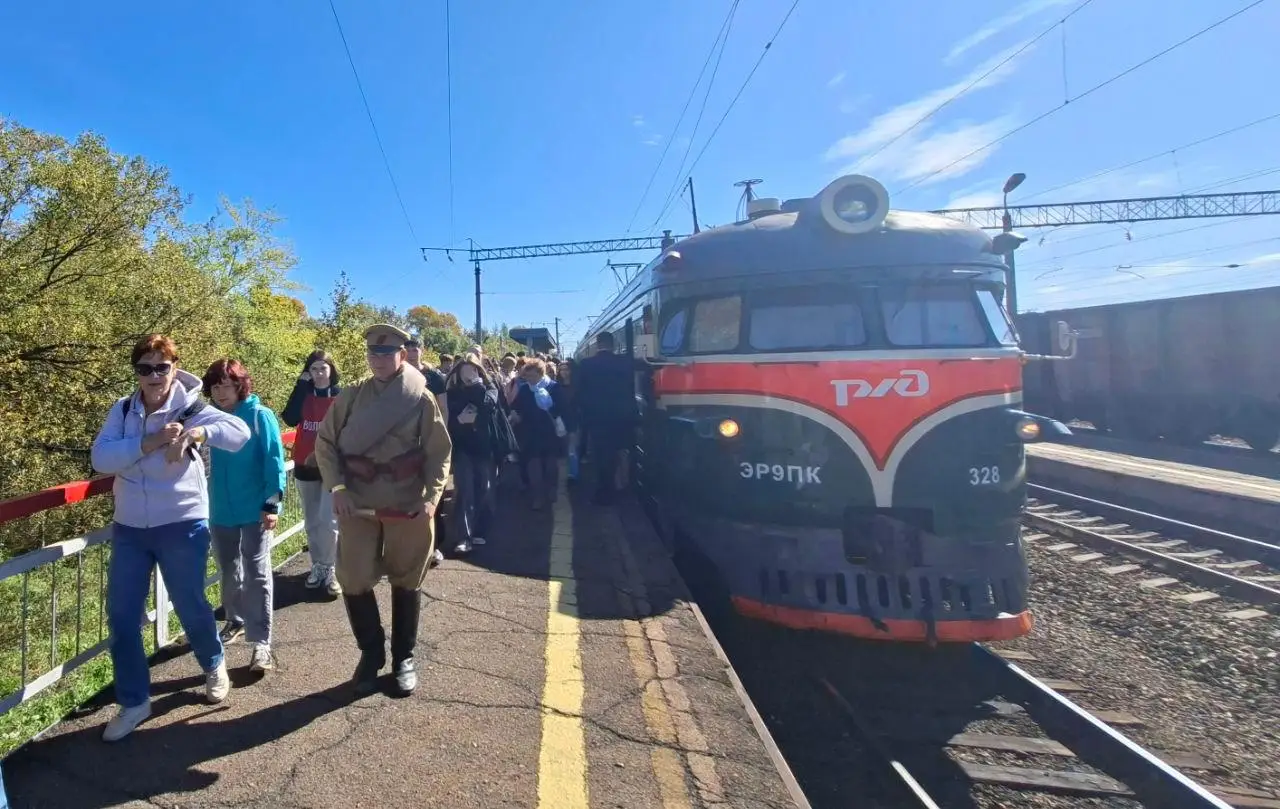 Ретро-электричку запустили из Хабаровска по новому турмаршруту "Земля дальневосточного мужества"