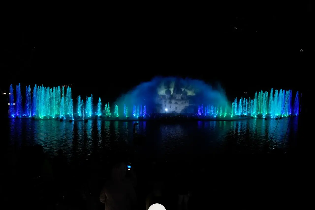 Светомузыкальный 35-метровый фонтан открыли в главном парке Кирова. Фото. ©Пресс-служба правительства Кировской области. Александр Митяшин