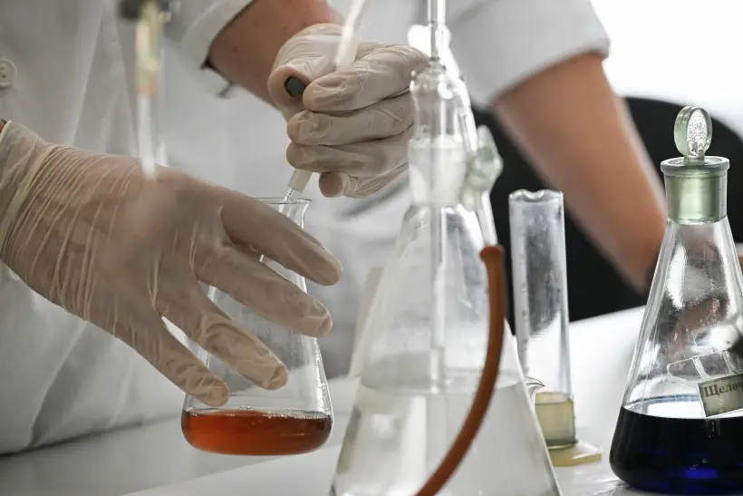 Пермские ученые доказали биоразлагаемость эстеровых моторных масел. Фото. © РИА Новости.  Константин Михальчевский