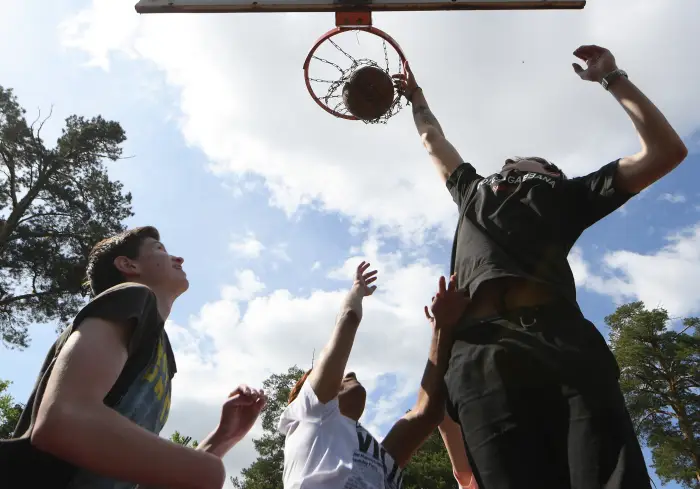 Центр уличного баскетбола открыли в Ярославле. Фото. © РИА Новости. Максим Богодвид