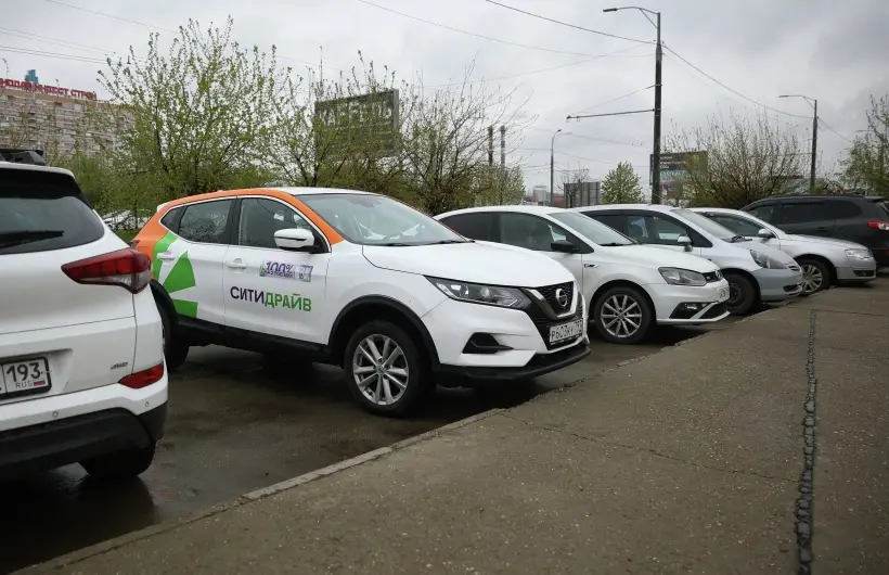 Депутаты предложили исключить дворы из зон для парковки каршеринга. Фото. © РИА Новости. Виталий Тимкив