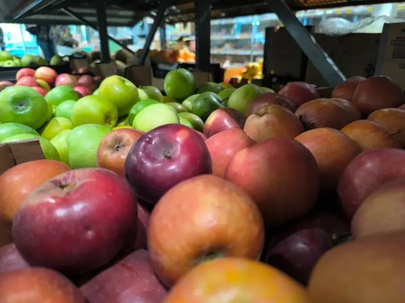 Употребление сезонных фруктов помогает укрепить иммунитет и бороться с вирусами. Фото