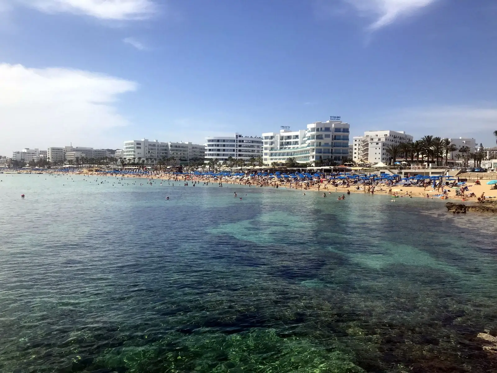 Кипр обязал россиян сдавать биометрию для виз. Фото. Курортный город Айя-Напа на Кипре. © 