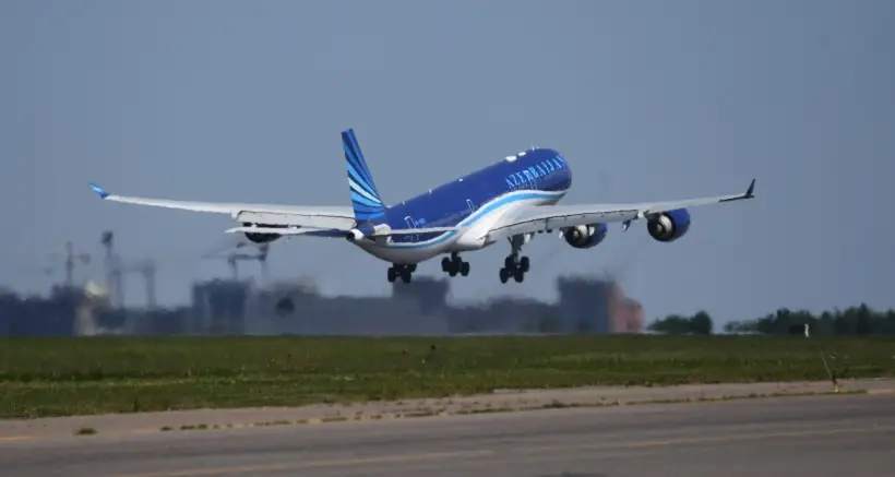 Путин: среди причин трагедии с самолетом AZAL присутствие в небе украинского БПЛА. Фото. Самолет авиакомпании AZAL. © РИА Новости. Кирилл Каллиников