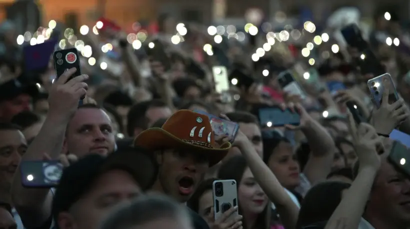 Эксперты рассказали, как Леди Гага, Стинг и Металлика повышают продажи туров за рубеж