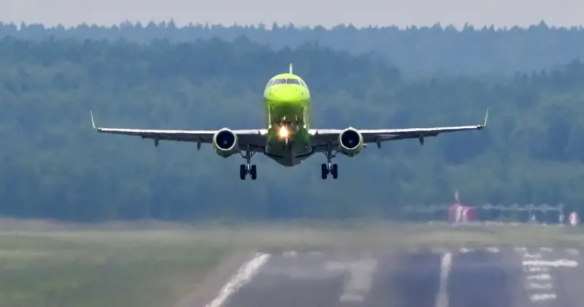 Авиакомпания S7 в ноябре откроет рейсы из Новосибирска в Караганду. Фото. Cамолет Embraer E170 авиакомпании S7. © РИА Новости. Илья Наймушин