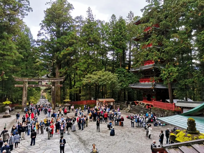Посольство Японии из-за роста турпотока откроет в России визовый центр. Фото. Туристы в национальном парке Никко японского острова Хонсю. © РИА Новости. Евгений Епанчинцев