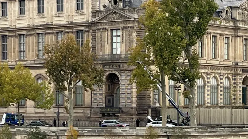 Лувр в Париже будет закрыт до вторника после ограбления. Фото. © РИА Новости