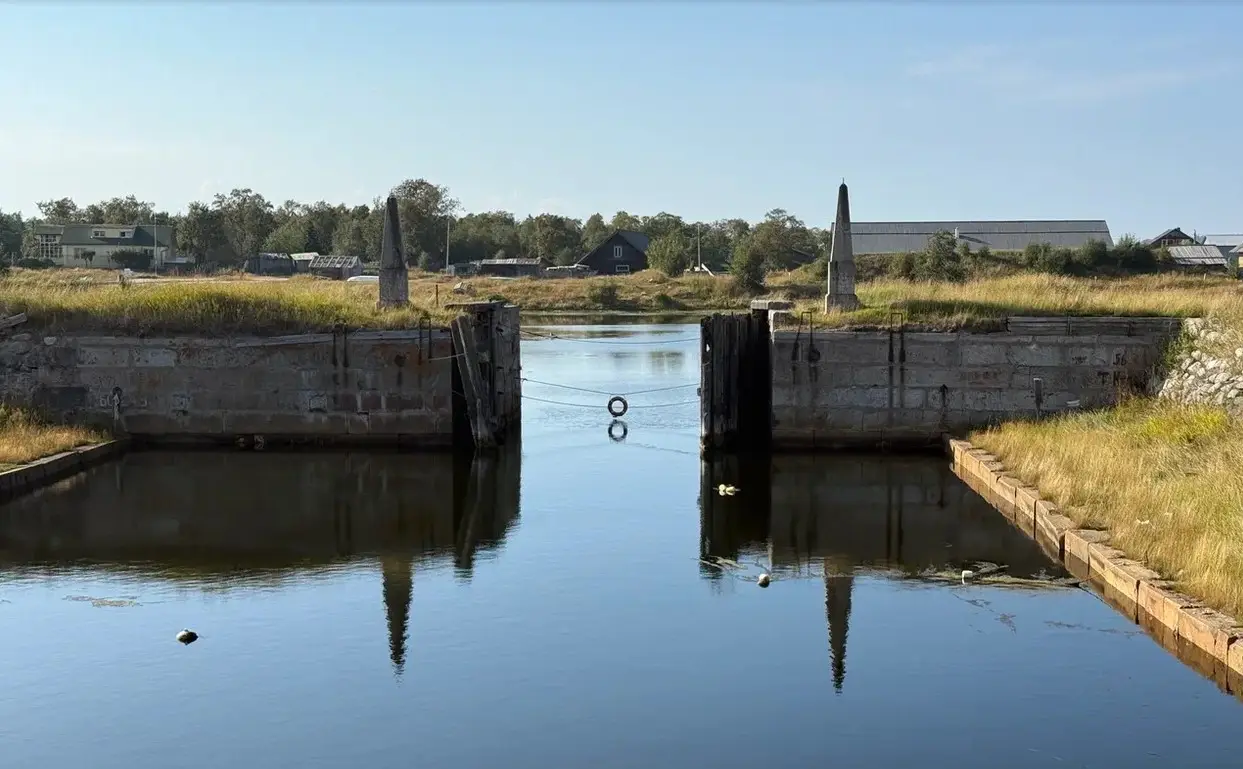 Нужно быть готовым к тому, что во время части экскурсий не будет никакой связи. ©