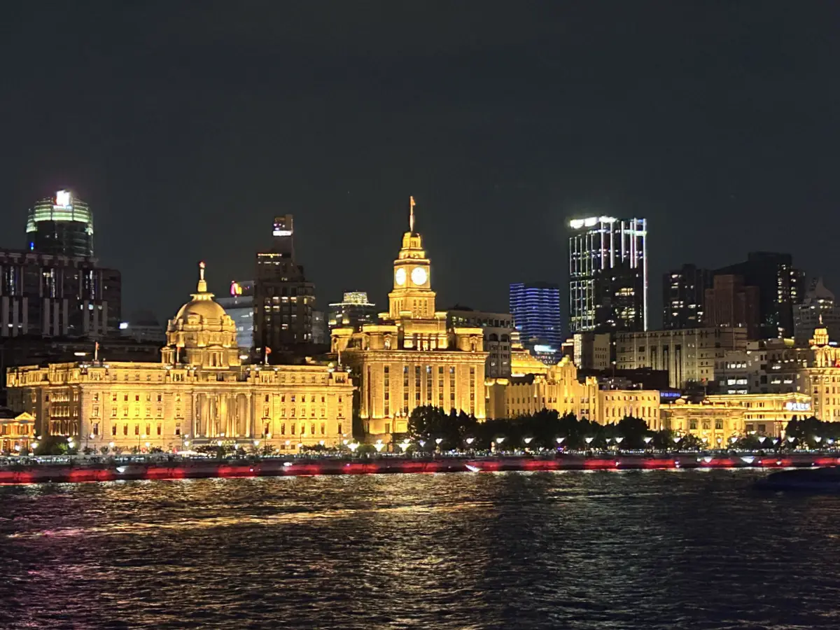 Города и провинции Китая: что посмотреть в Шанхае, Гуанчжоу, Иу и Ханчжоу. Фото. Вид на набережную Вайтань. © 