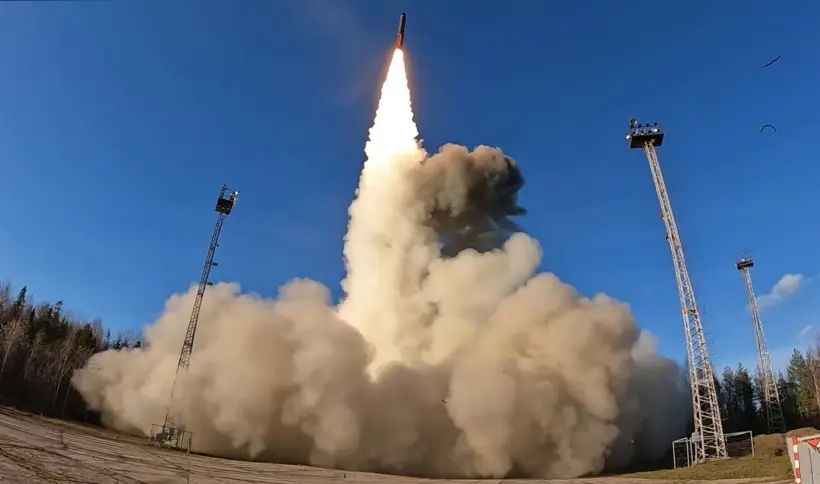 Пуск межконтинентальной баллистической ракеты "Ярс" в ходе тренировки стратегических ядерных сил. Фото