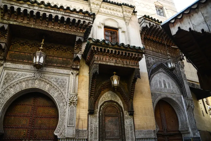 Отдых на ноябрьские праздники 2025: короткие поездки за рубеж