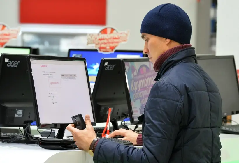 Власти обратили внимание на нелегальную занятость в ПВЗ Тобольска. Фото. © РИА Новости. Максим Богодвид