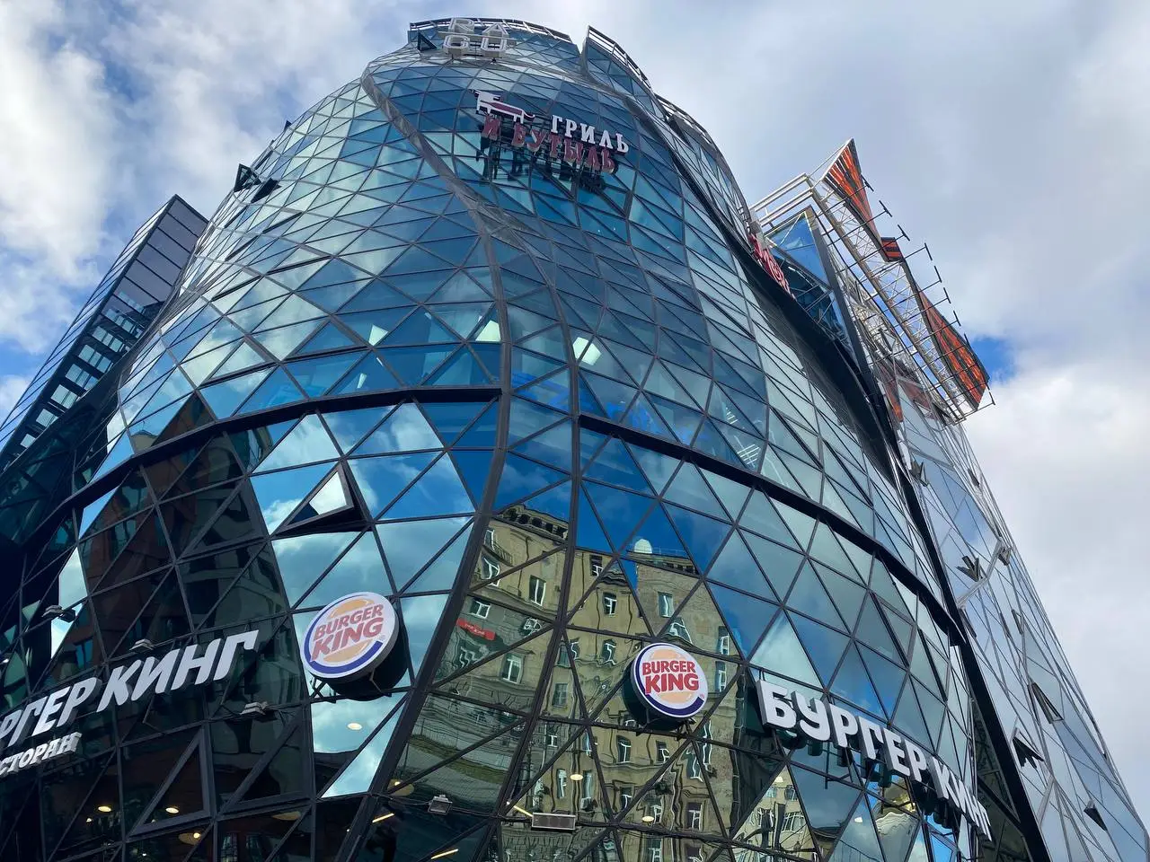 Бизнес-центр в форме "бутона" на Красном проспекте. © "Интерфакс". Алена Золотова