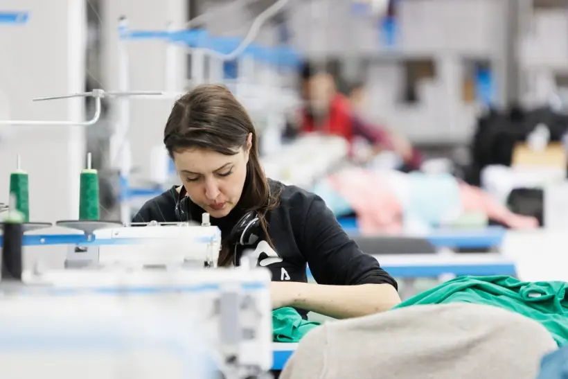 При выборе пуховика важно обращать внимание на материал, из которого он сделан, а также на наполнитель-утеплитель. Фото