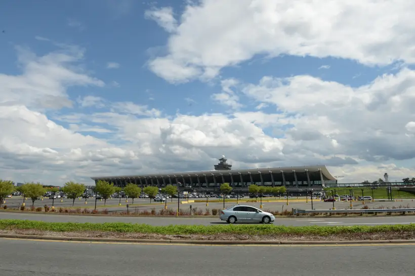 Авиавласти США сократят трафик в 40 аэропортах на 10% из-за шатдауна. Фото. Терминал вашингтонского международного аэропорта имени Даллеса. © РИА Новости. Наталья Селиверстова